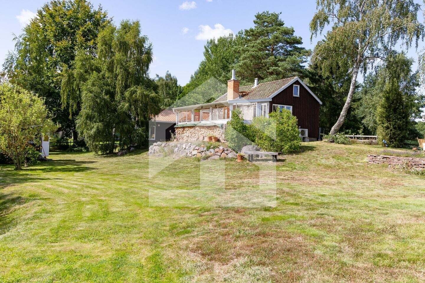 Exklusives Küsten-Idyll in Småland: Modernisiertes Ferienhaus mit Meerblick Exklusives Küsten-Idyll in Småland: Modernisiertes Ferienhaus mit Meerblick